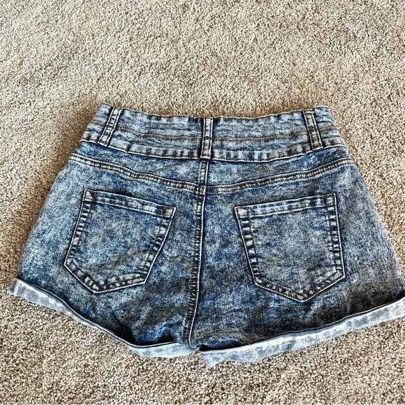 Guess - Women’s High-Rise Jean Short (M) - Picture 3 of 4